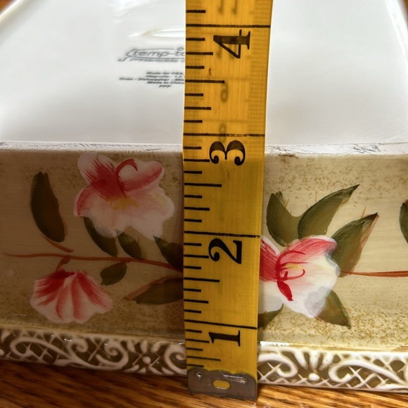 Temptations Presentable Ovenware, tan and red casserole dish. Great condition - Picture 7 of 7